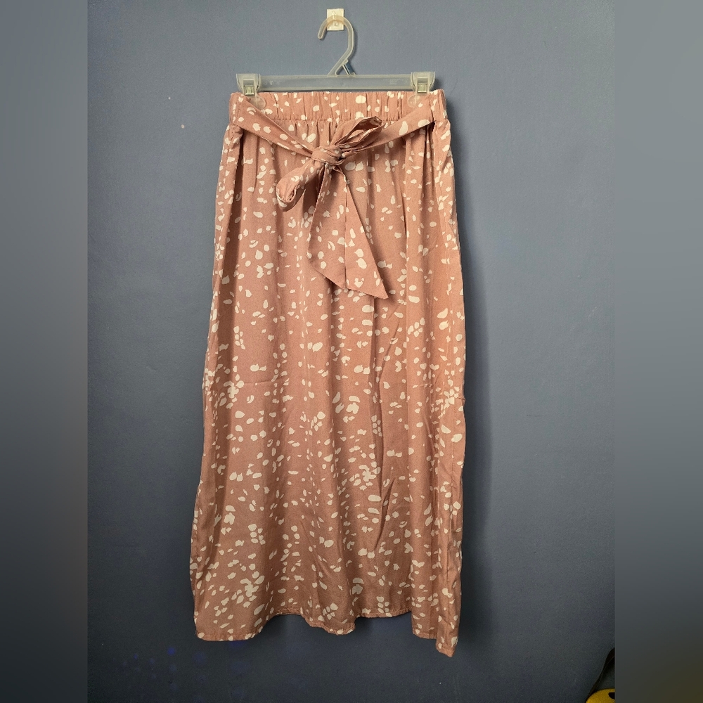 ❗CLOSET LIQUIDATION❗️Unbranded pink and white skirt